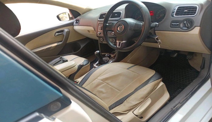 2011 Volkswagen Vento HIGHLINE 1.6 MPI, Petrol, Manual, 1,17,411 km, interior