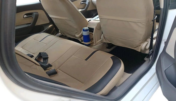 2011 Volkswagen Vento HIGHLINE 1.6 MPI, Petrol, Manual, 1,17,411 km, interior