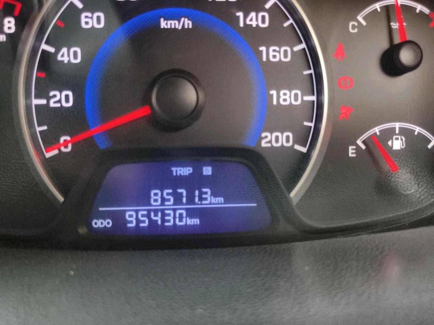 2017 Hyundai Grand i10 SPORTZ (O) 1.2 KAPPA VTVT, Petrol, Manual, 95,430 km, interior