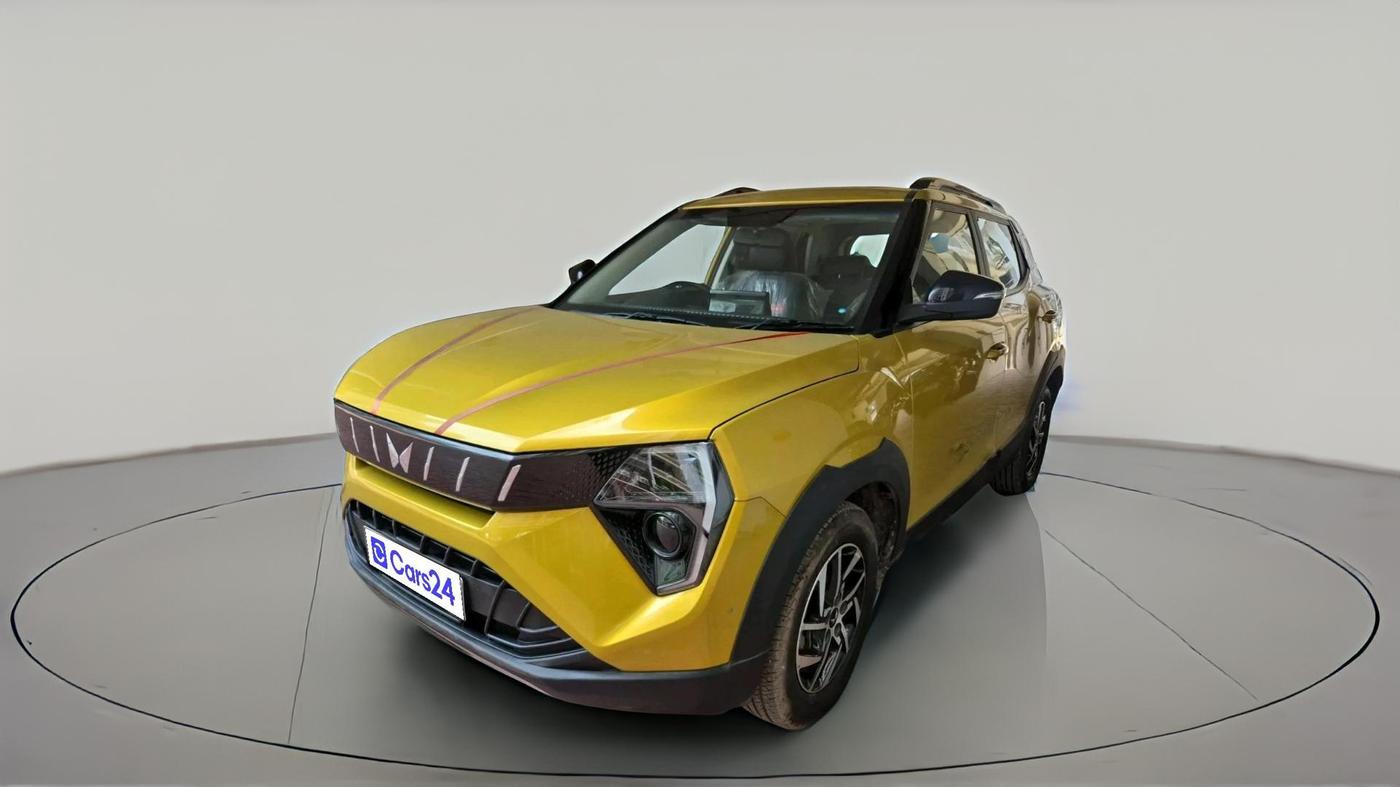 2025 Mahindra XUV 3XO AX5 1.2 L TCMPFi, Petrol, Manual, 5,376 km, exterior
