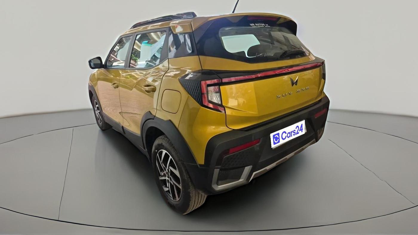 2025 Mahindra XUV 3XO AX5 1.2 L TCMPFi, Petrol, Manual, 5,376 km, exterior