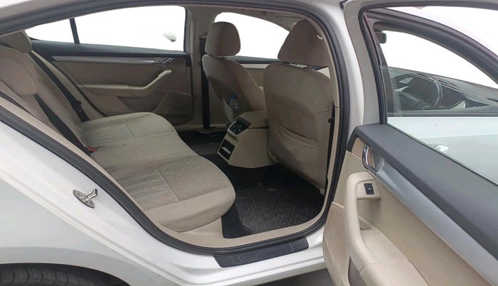 2018 Skoda Octavia AMBITION 1.4 TSI, Petrol, Manual, 20,432 km, interior