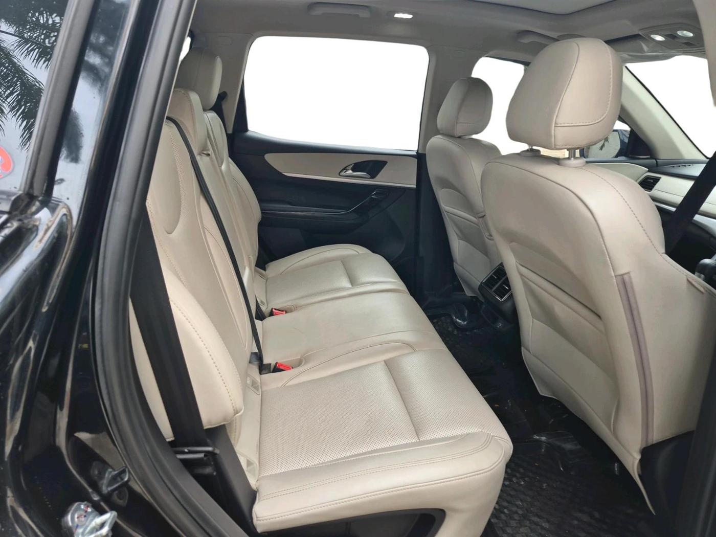 2024 Mahindra XUV700 AX 7 LUXURY P AT 7 STR, Petrol, Automatic, 14,412 km, interior
