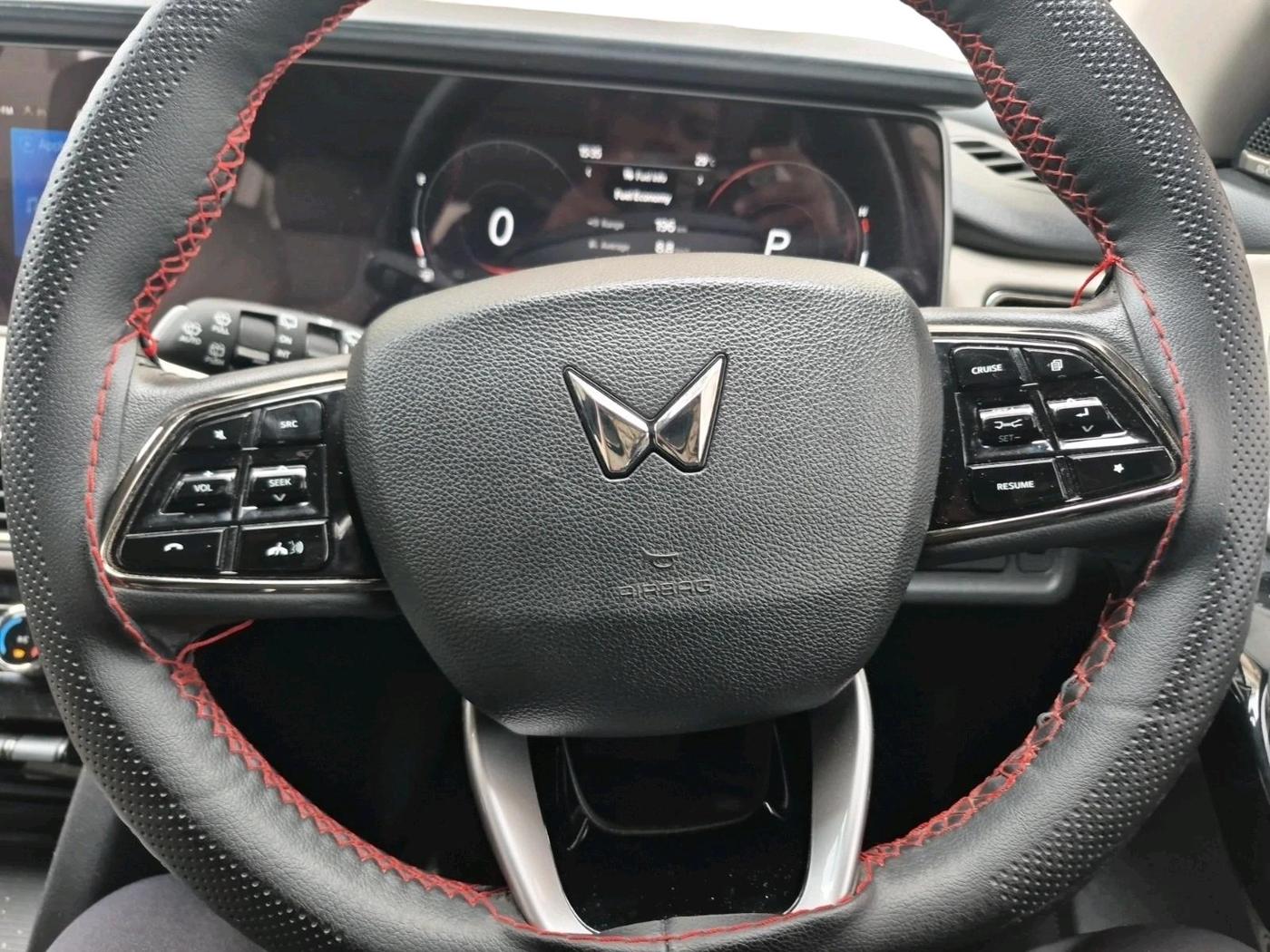 2024 Mahindra XUV700 AX 7 LUXURY P AT 7 STR, Petrol, Automatic, 14,412 km, interior