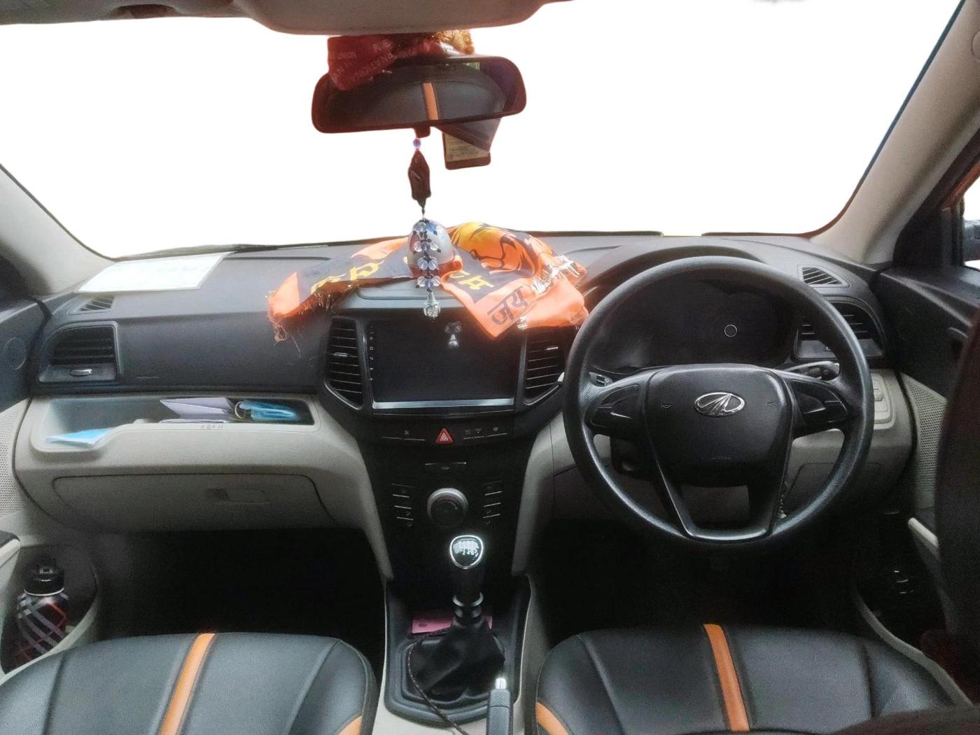 2020 Mahindra XUV300 W4 1.2 PETROL, Petrol, Manual, 62,357 km, interior