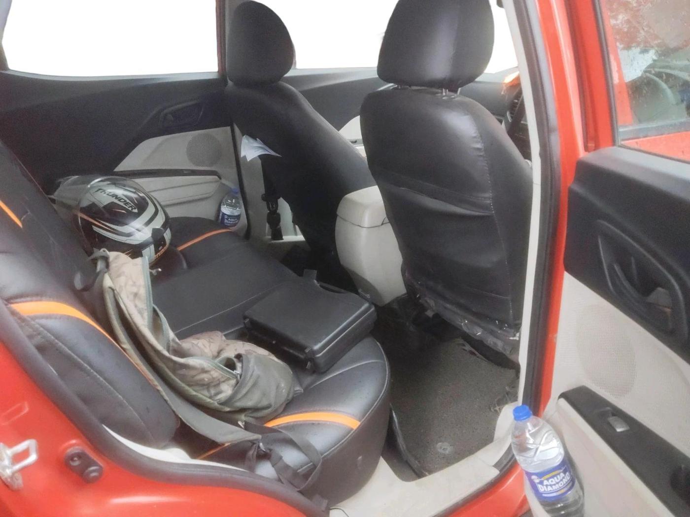 2020 Mahindra XUV300 W4 1.2 PETROL, Petrol, Manual, 62,357 km, interior