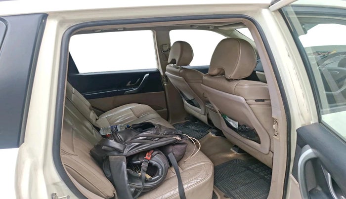 2016 Mahindra XUV500 W10, Diesel, Manual, 1,48,877 km, interior