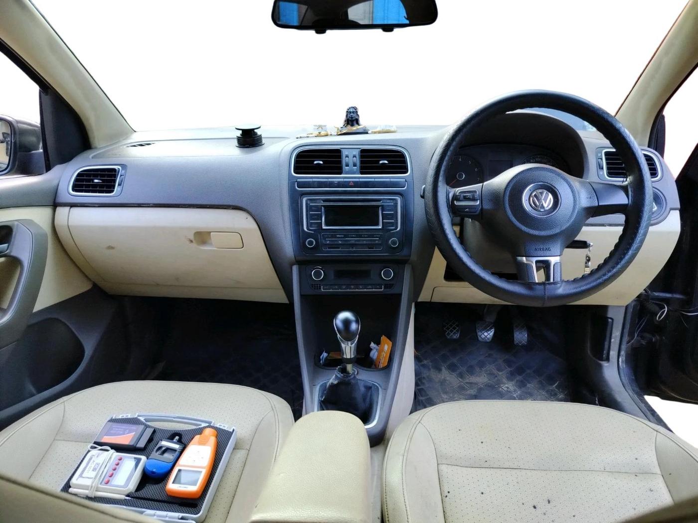 2013 Volkswagen Vento HIGHLINE 1.6 MPI, Petrol, Manual, 56,519 km, interior