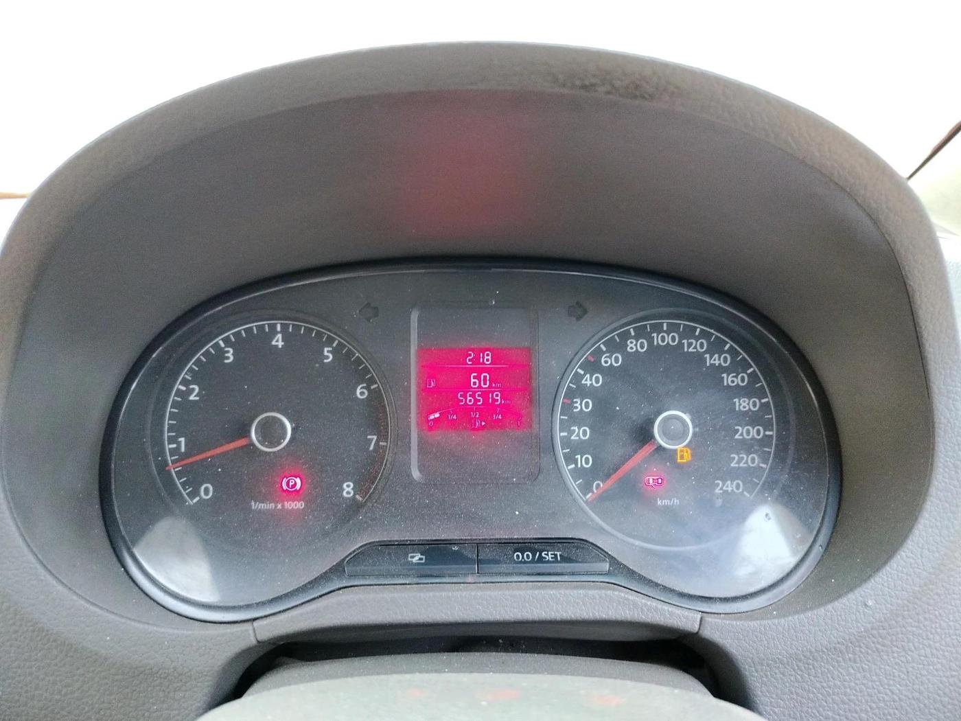 2013 Volkswagen Vento HIGHLINE 1.6 MPI, Petrol, Manual, 56,519 km, interior