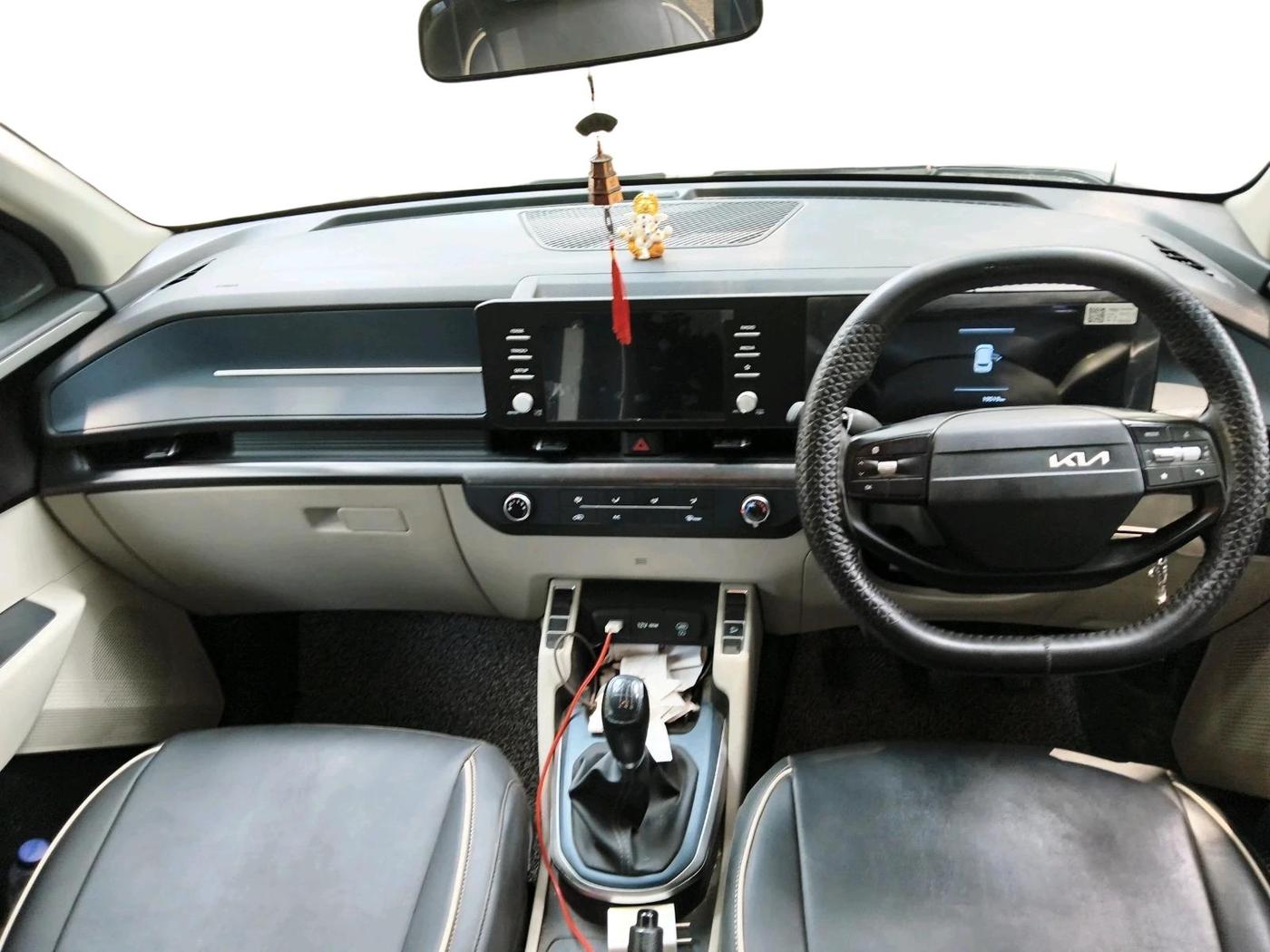 2025 KIA Carens Clavis HTE(O) 1.5 Petrol MT, Petrol, Manual, 19,519 km, interior
