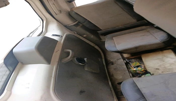 2016 Mahindra NUVOSPORT N8, Diesel, Manual, 40,787 km, interior