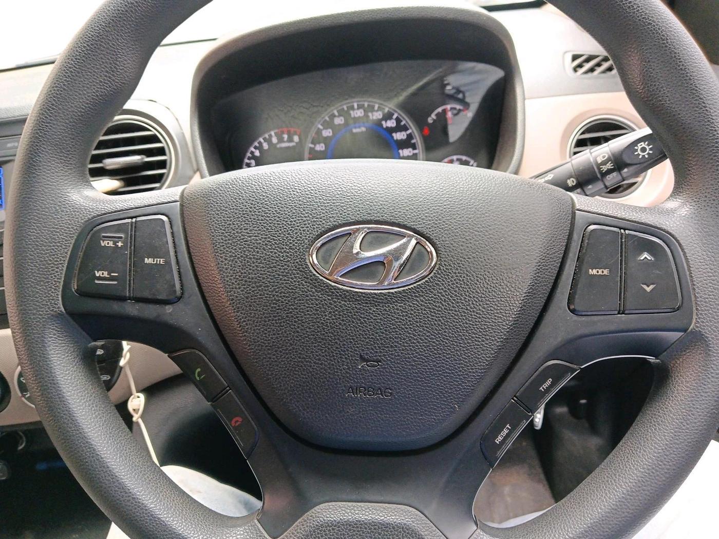 2016 Hyundai Grand i10 SPORTZ 1.2 KAPPA VTVT, Petrol, Manual, 1 km, interior