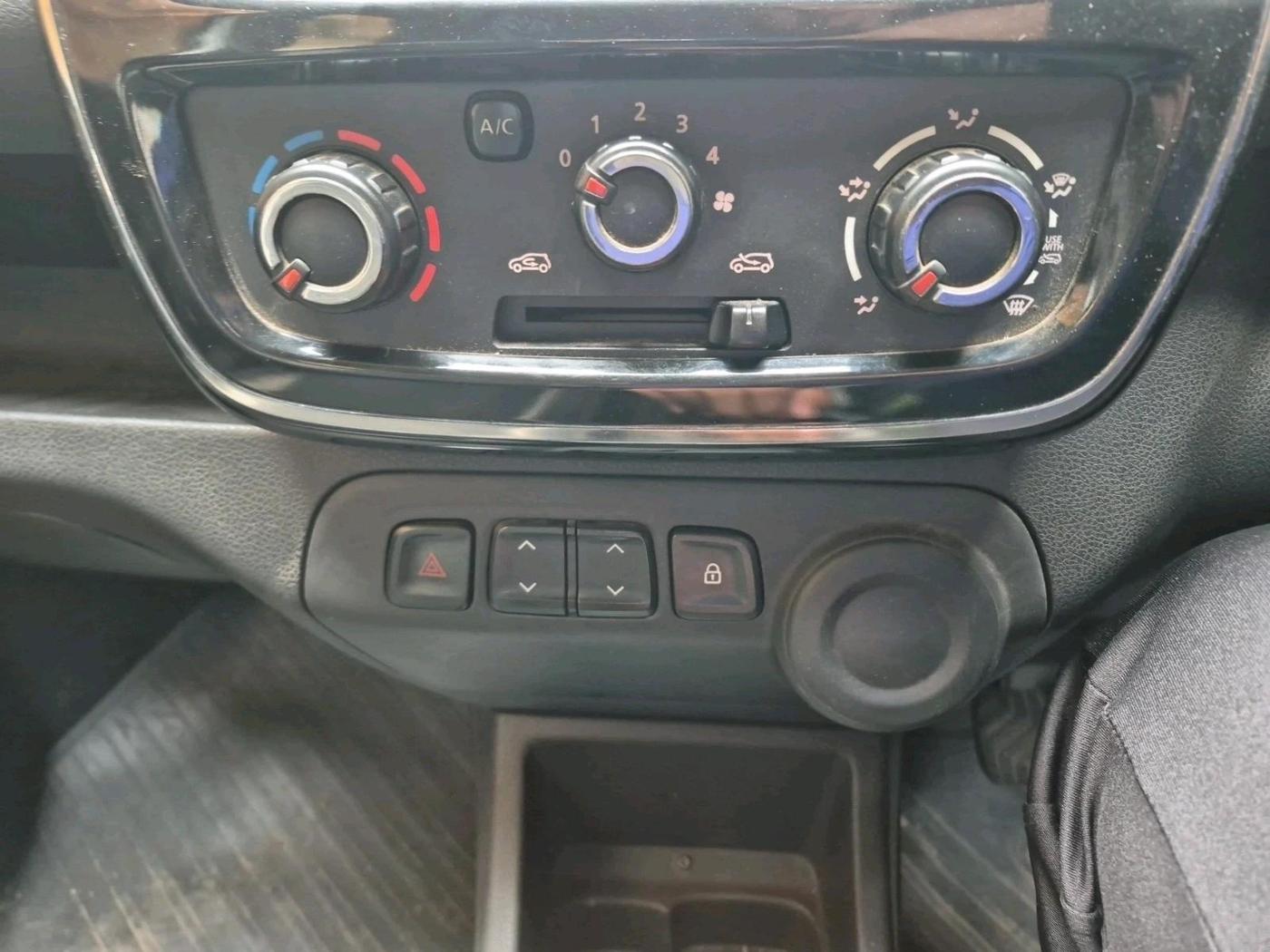2018 Renault Kwid RXT 0.8 (O), Petrol, Manual, 10,233 km, interior