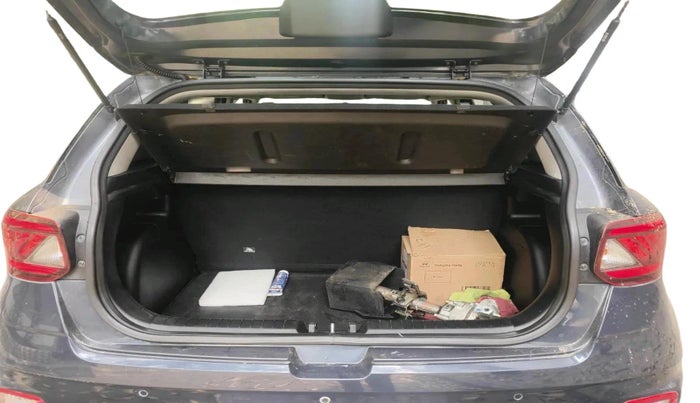 2019 Hyundai VENUE S 1.2, Petrol, Manual, 20,108 km, exterior