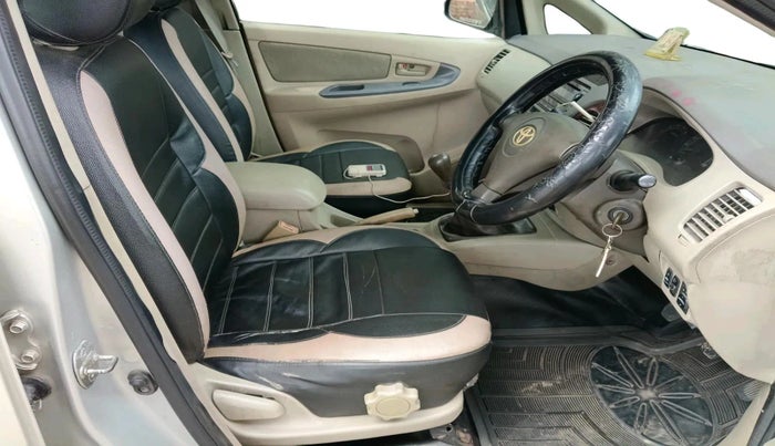 2010 Toyota Innova G1 2.5, Diesel, Manual, 1,88,976 km, interior