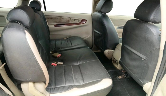 2010 Toyota Innova G1 2.5, Diesel, Manual, 1,88,976 km, interior