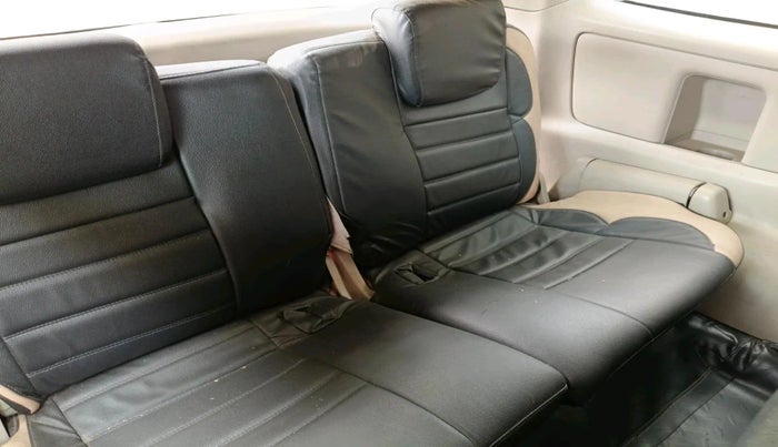 2010 Toyota Innova G1 2.5, Diesel, Manual, 1,88,976 km, interior