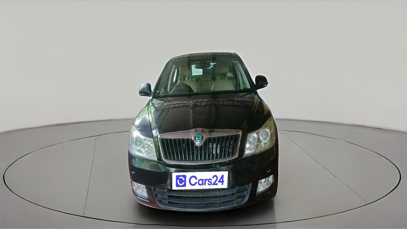 2011 Skoda Laura ELEGANCE 2.0 TDI CR MT, Diesel, Manual, 79,211 km, exterior