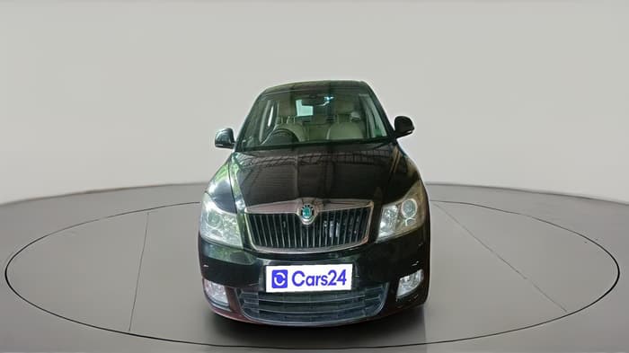 2011 Skoda Laura ELEGANCE 2.0 TDI CR MT, Diesel, Manual, 79,211 km, exterior