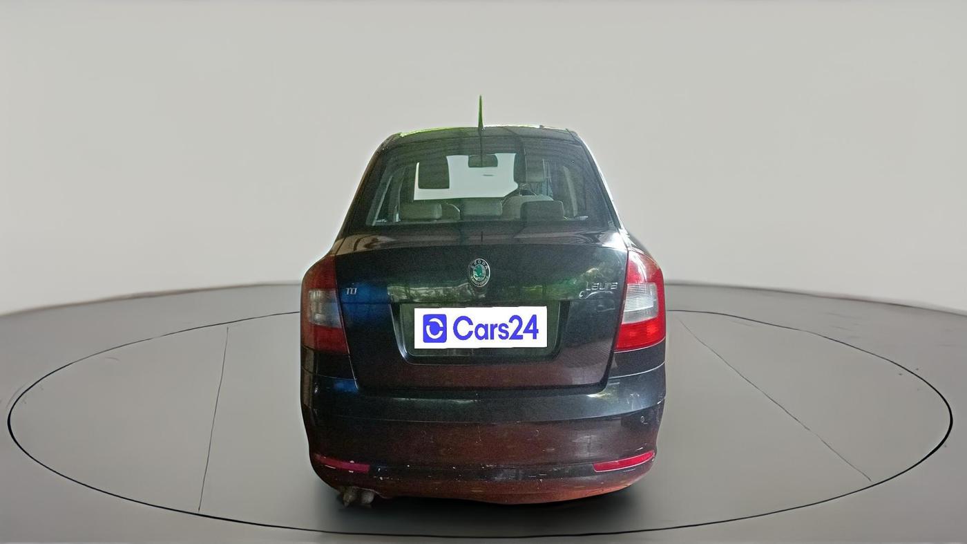2011 Skoda Laura ELEGANCE 2.0 TDI CR MT, Diesel, Manual, 79,211 km, exterior