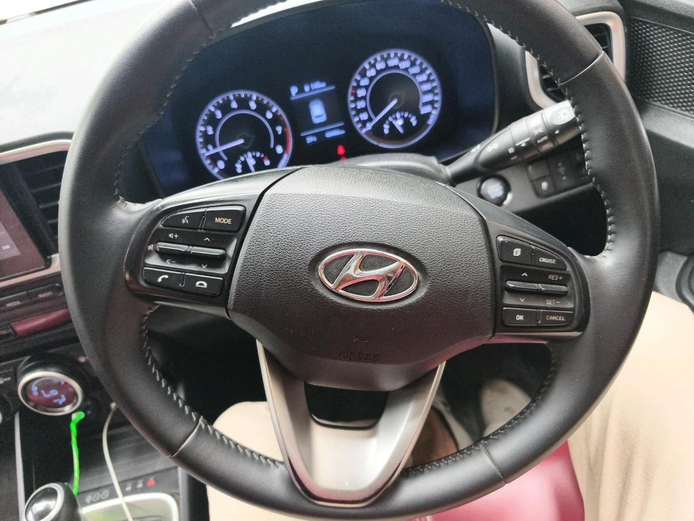 2019 Hyundai VENUE SX PLUS 1.0 TURBO DCT, Petrol, Automatic, 50,200 km, interior