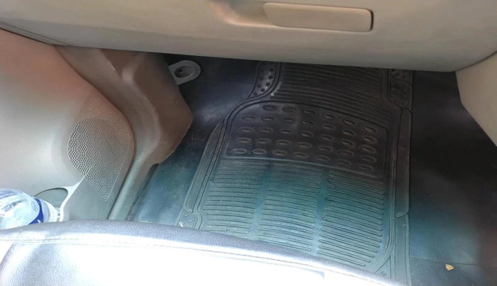 2016 Mahindra Kuv100 K6 6 STR, Petrol, Manual, 80,467 km, interior