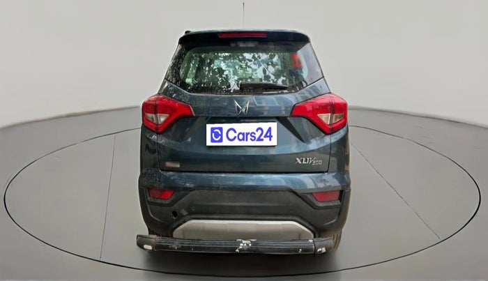 2024 Mahindra XUV300 W8 (O) 1.2 PETROL AMT, Petrol, Automatic, 17,477 km, exterior