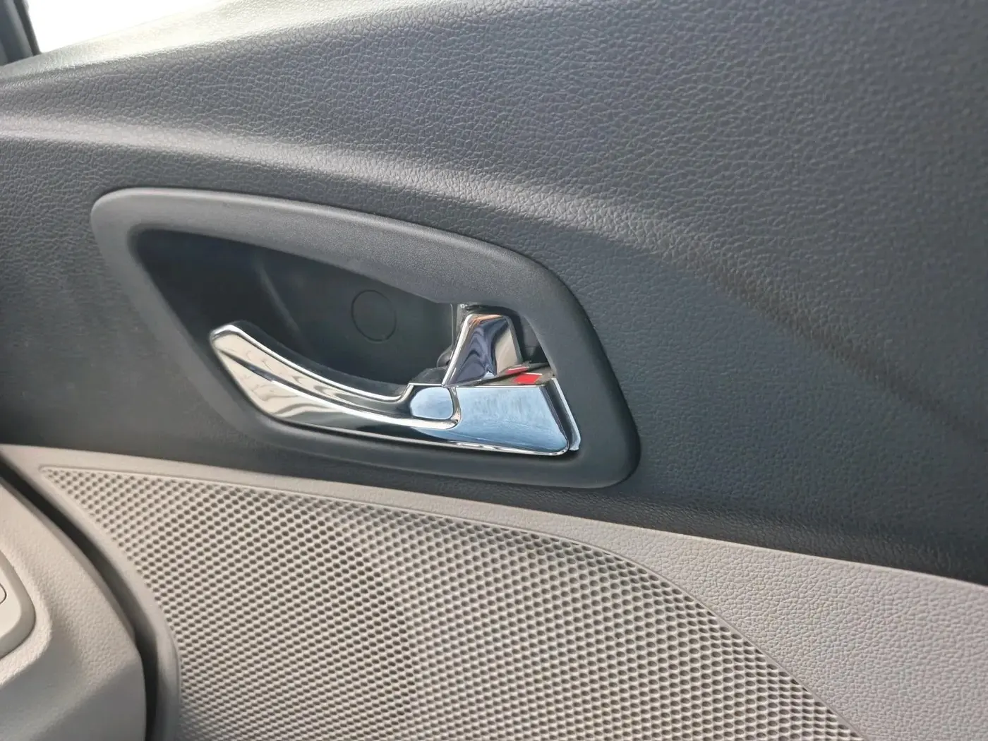 2024 Mahindra XUV300 W8 (O) 1.2 PETROL AMT, Petrol, Automatic, 17,477 km, interior