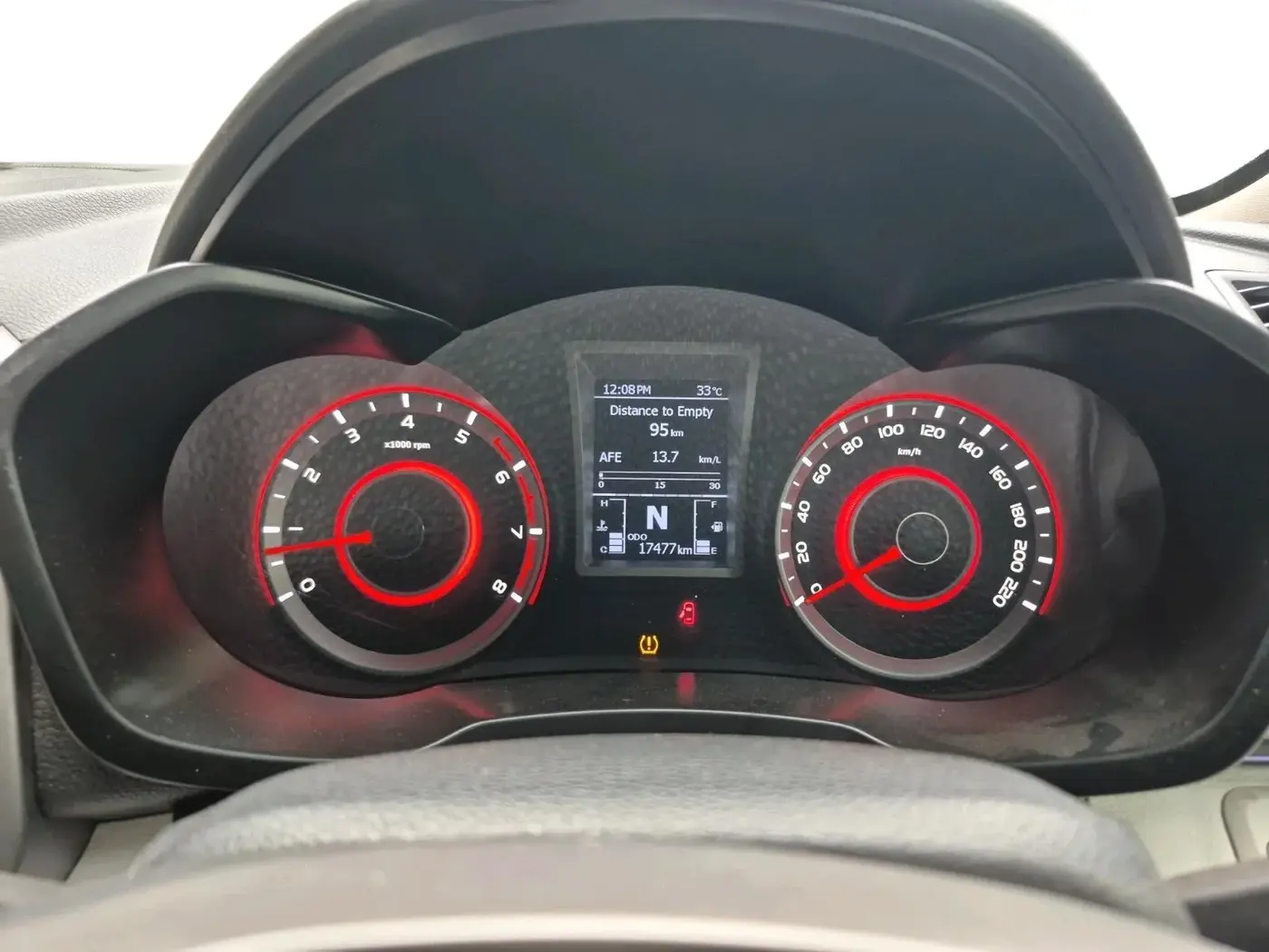 2024 Mahindra XUV300 W8 (O) 1.2 PETROL AMT, Petrol, Automatic, 17,477 km, interior