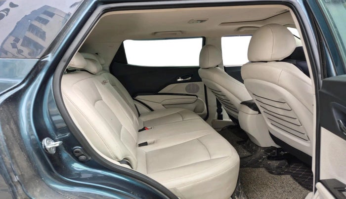 2024 Mahindra XUV300 W8 (O) 1.2 PETROL AMT, Petrol, Automatic, 17,477 km, interior