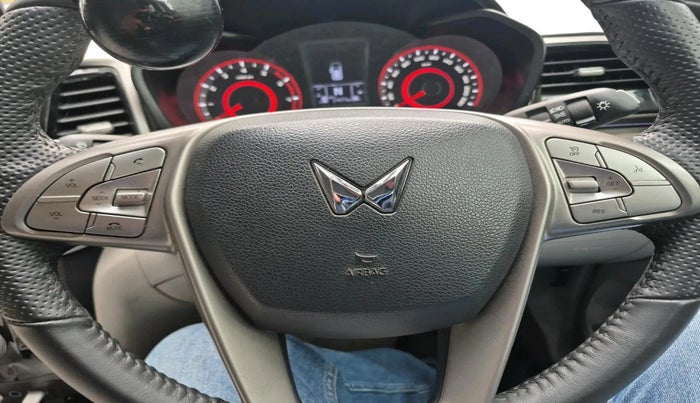2024 Mahindra XUV300 W8 (O) 1.2 PETROL AMT, Petrol, Automatic, 17,477 km, interior