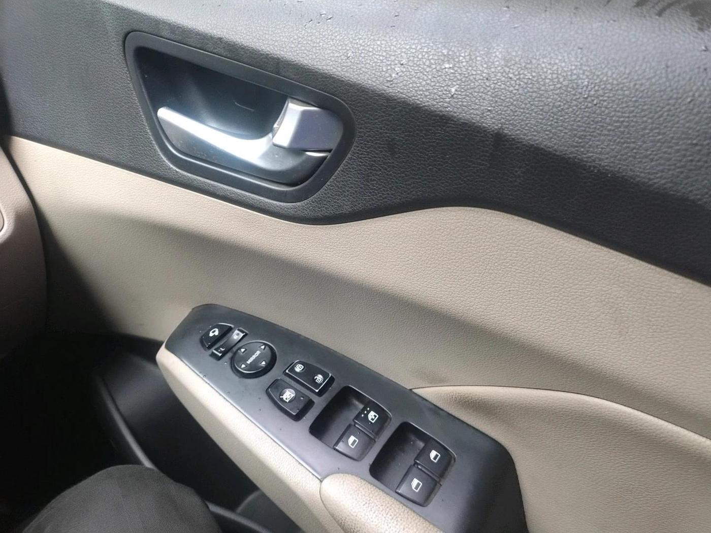 2017 Hyundai Verna 1.6 VTVT SX O, Petrol, Manual, 71,191 km, interior