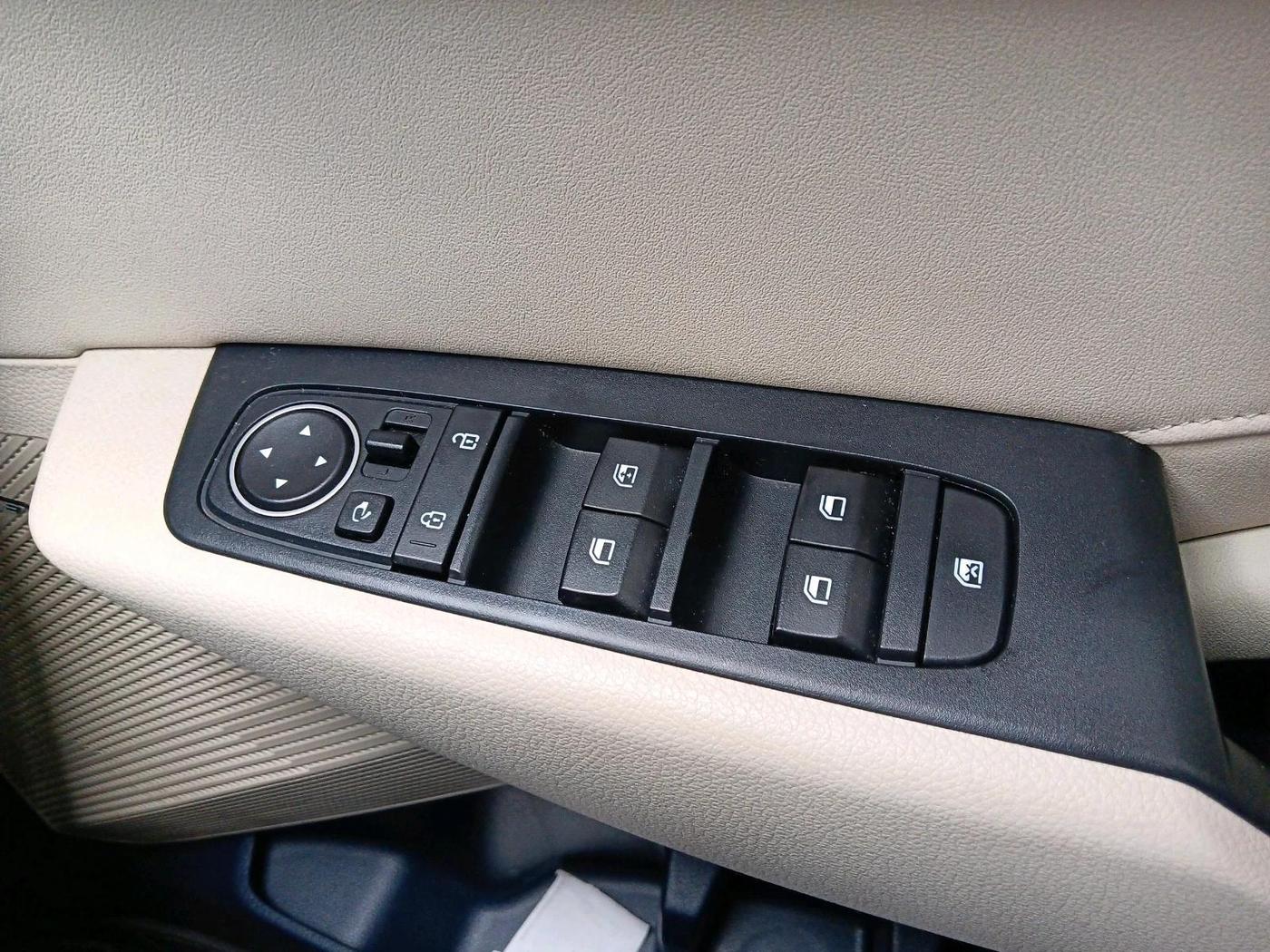 2022 KIA CARENS LUXURY PLUS 1.4 PETROL 7 STR, Petrol, Manual, 6,127 km, interior