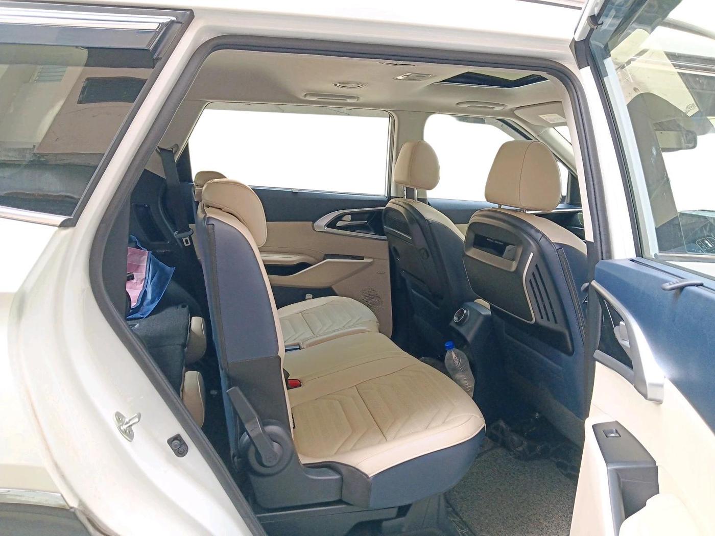 2022 KIA CARENS LUXURY PLUS 1.4 PETROL 7 STR, Petrol, Manual, 6,127 km, interior