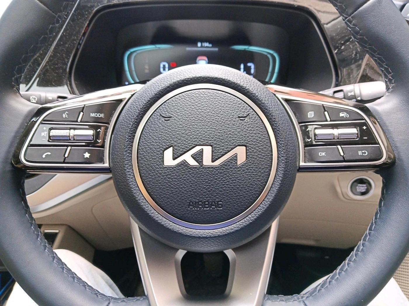 2022 KIA CARENS LUXURY PLUS 1.4 PETROL 7 STR, Petrol, Manual, 6,127 km, interior