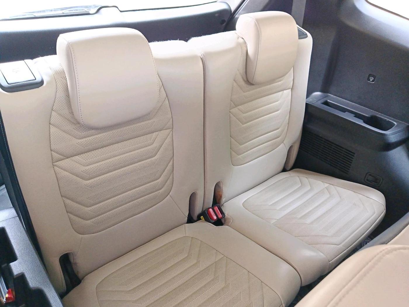 2022 KIA CARENS LUXURY PLUS 1.4 PETROL 7 STR, Petrol, Manual, 6,127 km, interior