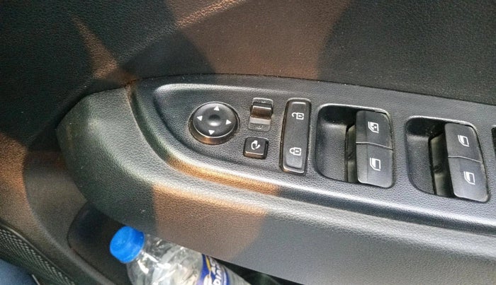 2019 Hyundai VENUE SX 1.0 (O) TURBO, Petrol, Manual, 63,675 km, interior