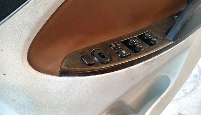 2013 Hyundai Verna FLUIDIC 1.6 CRDI SX, Diesel, Manual, 33,511 km, interior