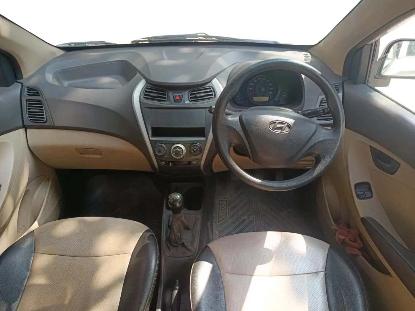 2016 Hyundai Eon ERA +, Petrol, Manual, 47,200 km, interior