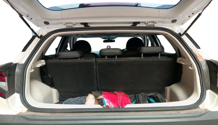 2024 Mahindra XUV 3XO AX5 1.2 L TCMPFI AT, Petrol, Automatic, 21,356 km, exterior