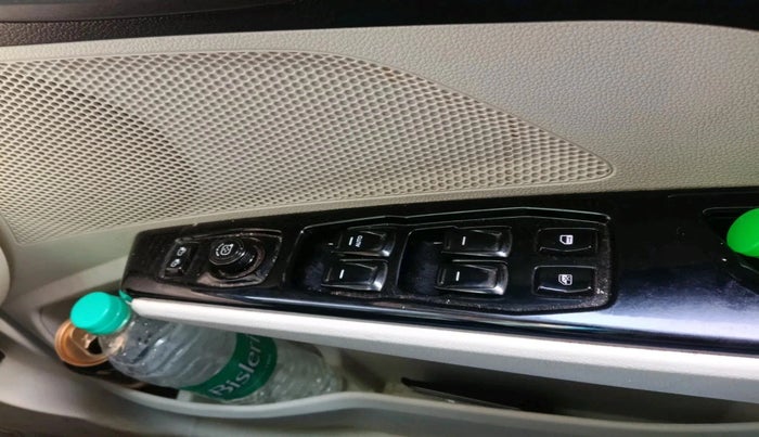 2024 Mahindra XUV 3XO AX5 1.2 L TCMPFI AT, Petrol, Automatic, 21,356 km, interior