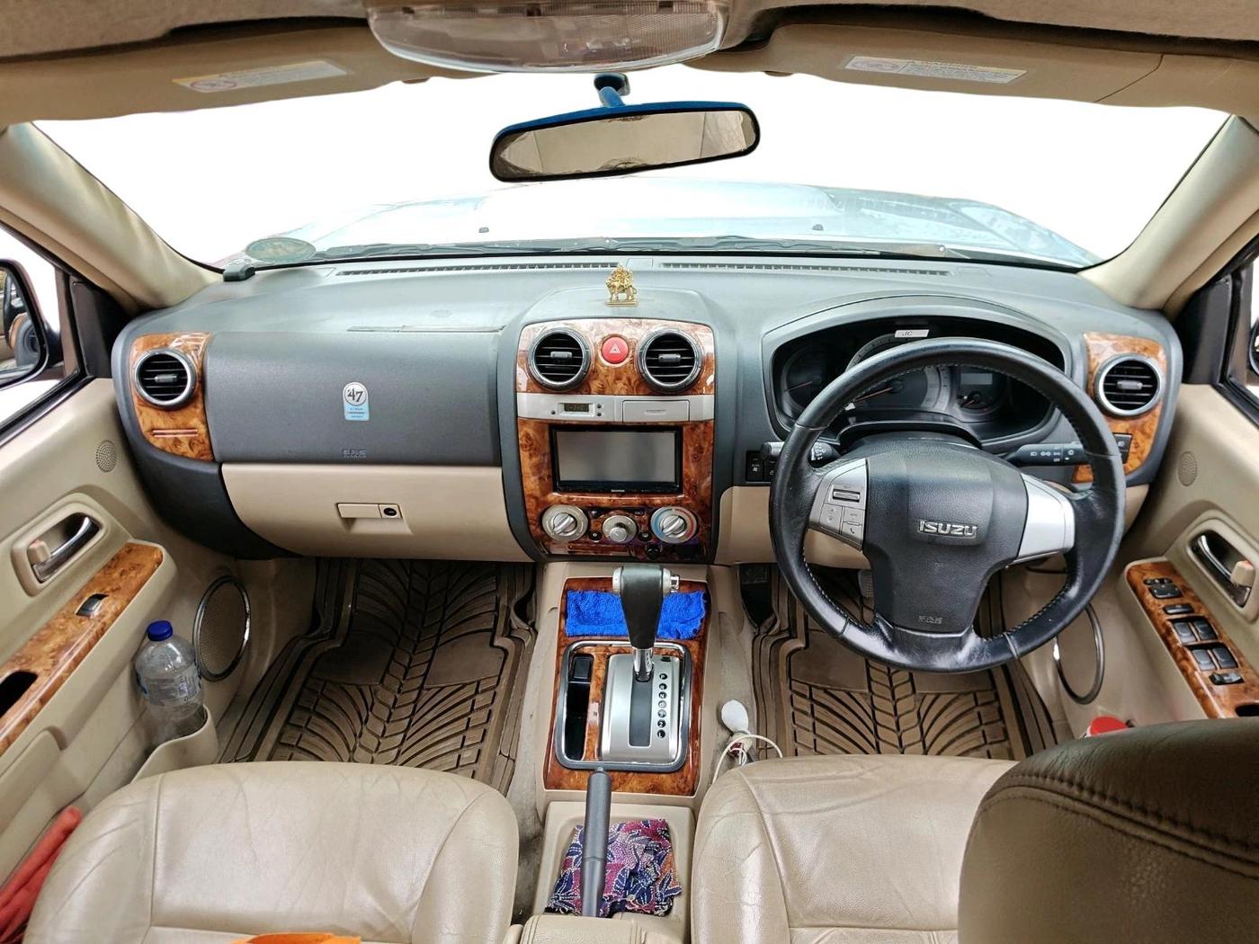 2015 ISUZU MU-7 Premium 4x2 AT, Diesel, Automatic, 81,000 km, interior
