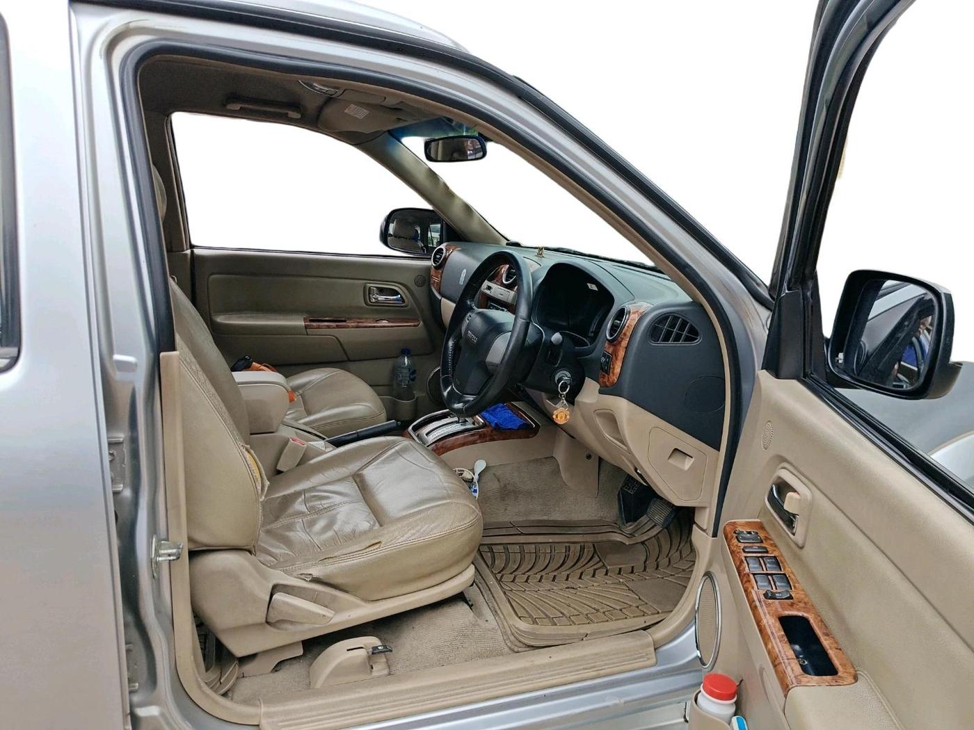 2015 ISUZU MU-7 Premium 4x2 AT, Diesel, Automatic, 81,000 km, interior