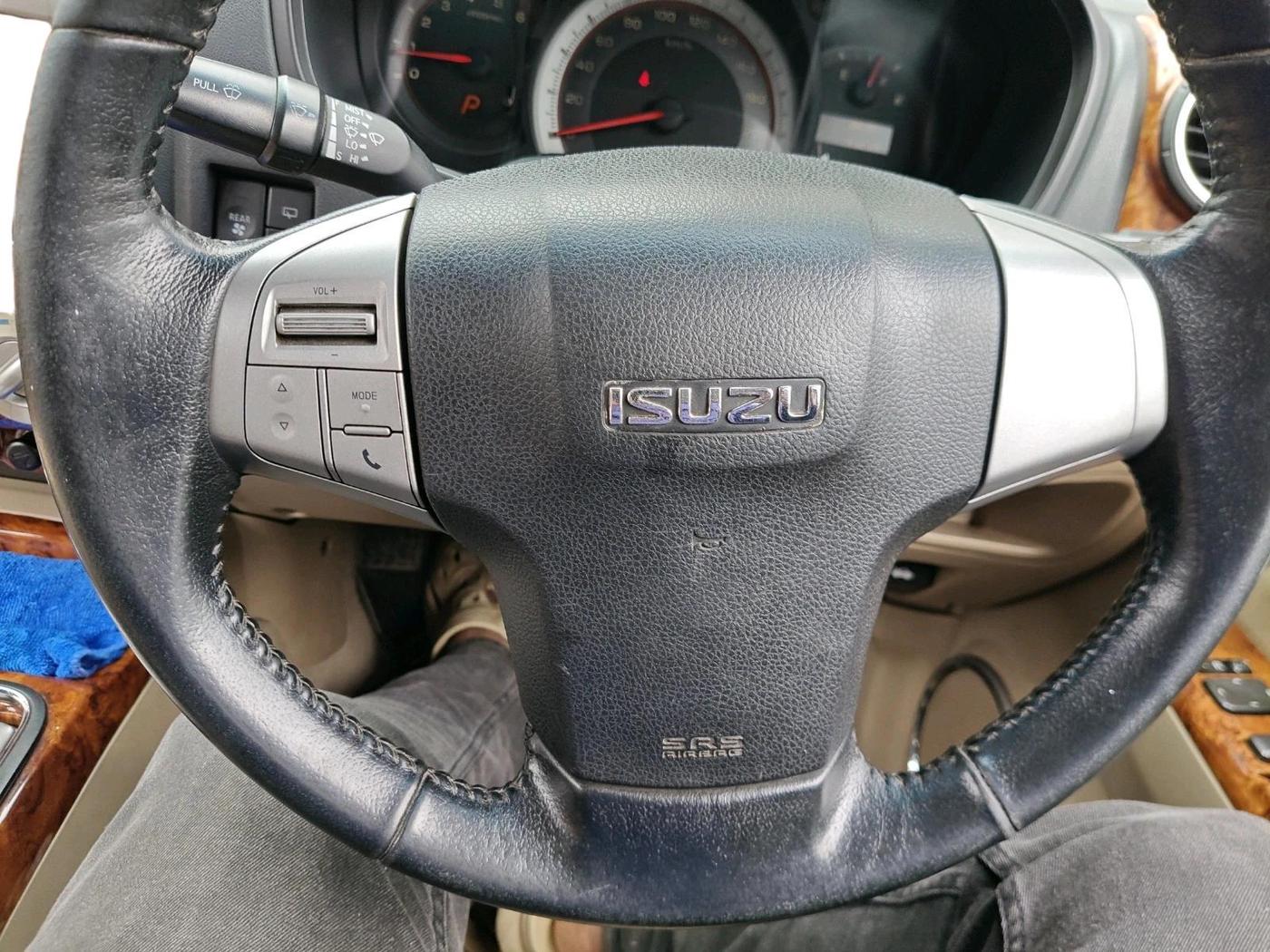 2015 ISUZU MU-7 Premium 4x2 AT, Diesel, Automatic, 81,000 km, interior