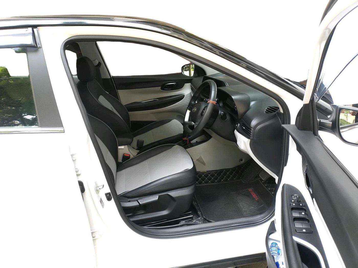 2024 Hyundai NEW I20 ASTA (O) 1.2 IVT, Petrol, Automatic, 9,800 km, interior
