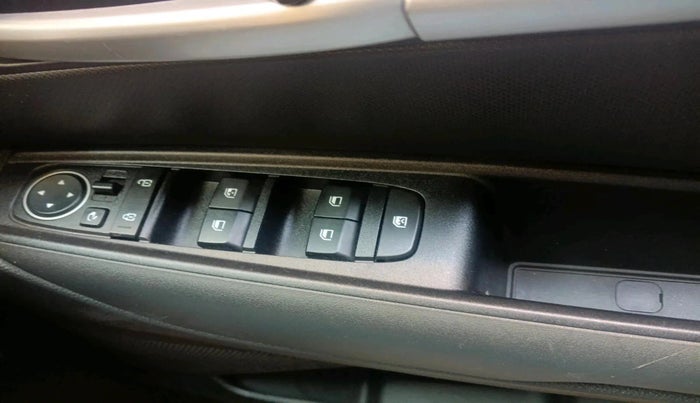 2022 KIA SONET HTK PLUS 1.2, Petrol, Manual, 4,012 km, interior