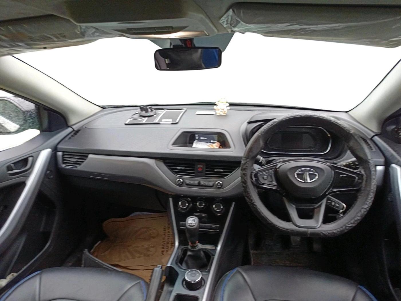 2022 Tata NEXON XM SUNROOF PETROL, Petrol, Manual, 13,591 km, interior