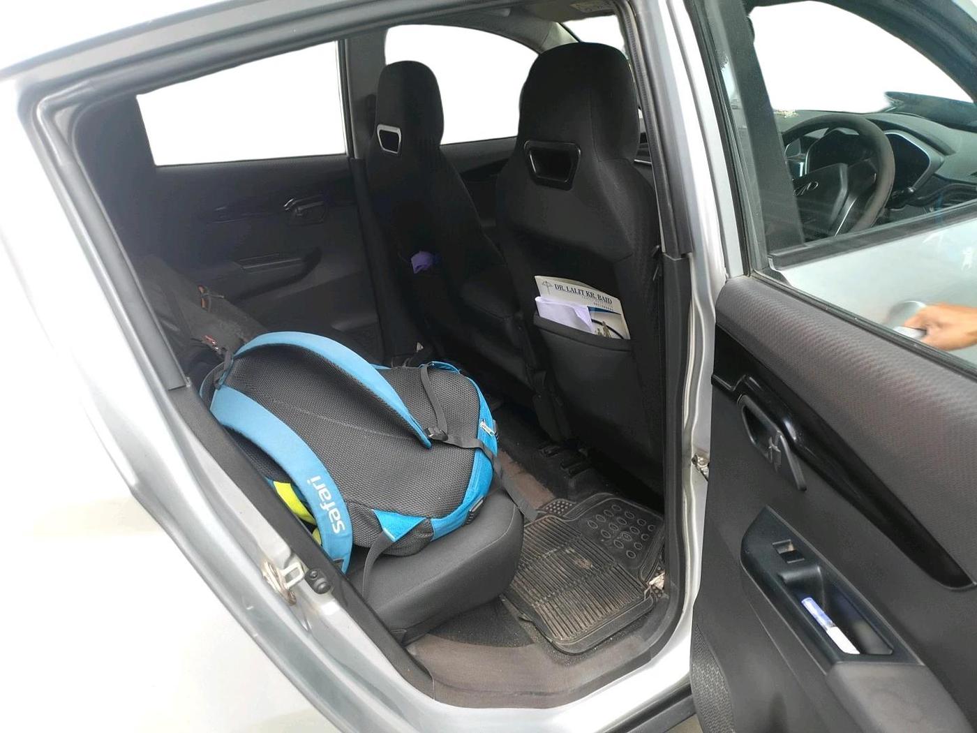 2020 Mahindra KUV 100 NXT K8 P 6 STR, Petrol, Manual, 56,235 km, interior