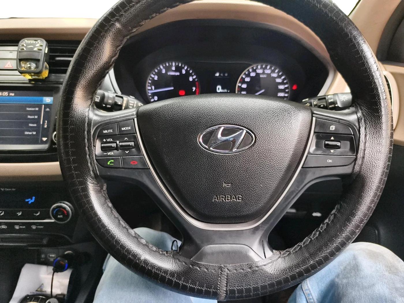 2016 Hyundai Elite i20 ASTA 1.2 (O), Petrol, Manual, 51,572 km, interior