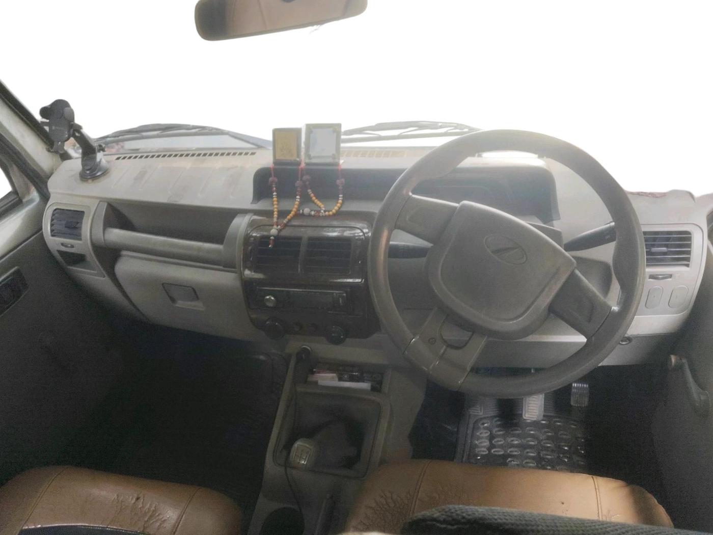 2014 Mahindra Bolero SLE BS IV, Diesel, Manual, 1,42,037 km, interior